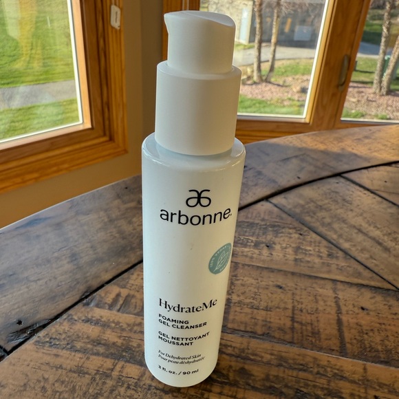 Arbonne HydrateMe Foaming Gel Cleanser - Picture 2 of 3